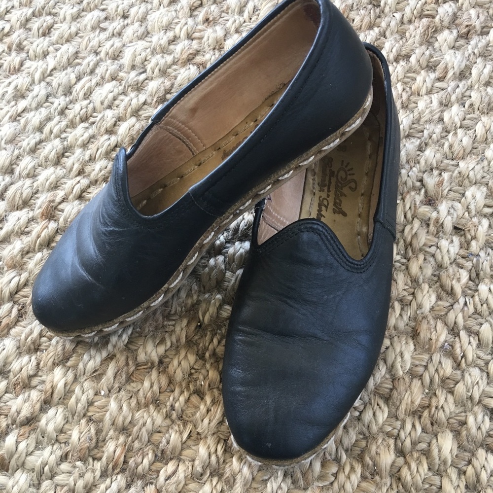Black Leather Sabah Flats
